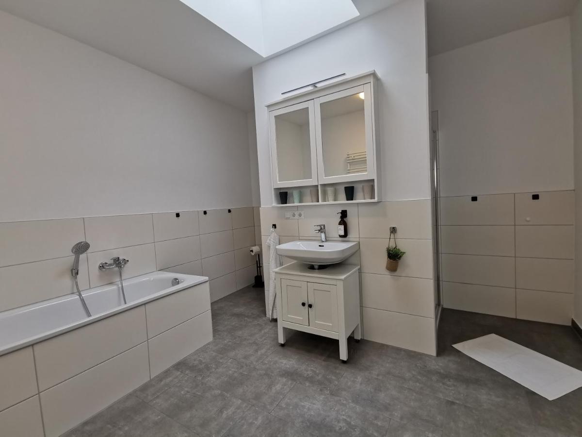 Bohnapartments - Town House Am Stadtpark - Gratis Parkplatz - Wlan エアフルト エクステリア 写真